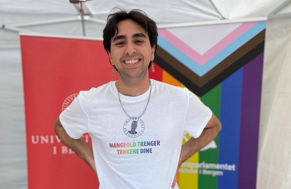 Fredrik er en av studentene som deltar på UiBs stand i Pridepark og i Prideparaden på lørdag.