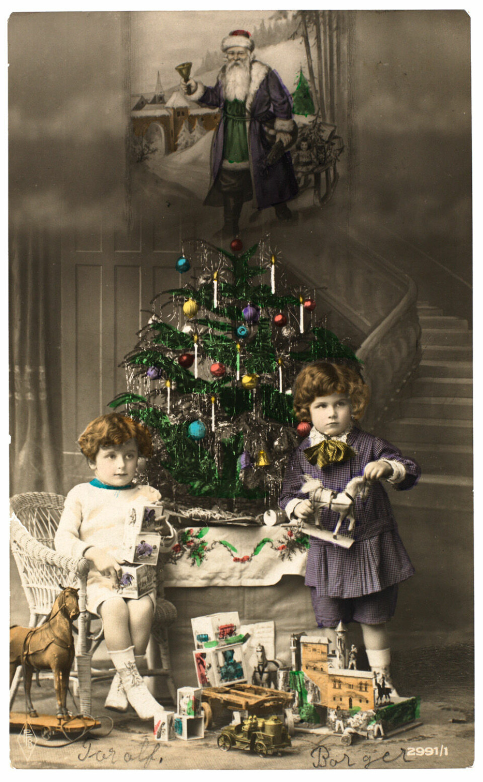 UBB-BS-PKE-0104: Utenlandsk julekort med motiv av barn med julegaver. Illustratør: ukjent.