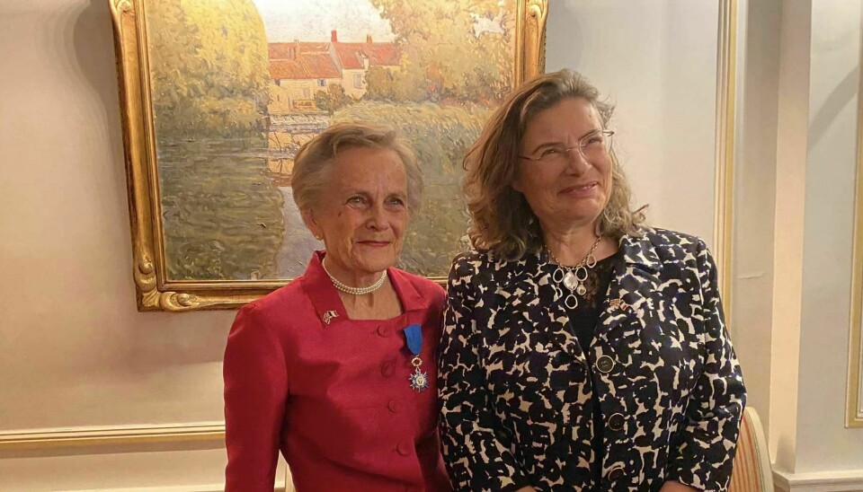 Professor emerita Kjersti Fløttum sammen med Frankrikes ambassadør til Norge, Florence Robine.