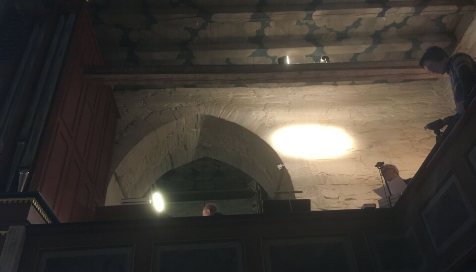 Rune, Alf Tore Hommedal og Stig Wernø Holter på Mikaels kirke på Voss, 4.2.2023.