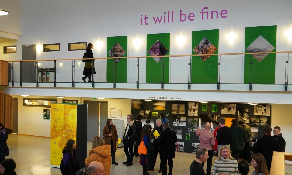 Utstillingen 'It will be fine' skal stå i HF-biblioteket og Biblioteket kaffebar fram til 10. juni.