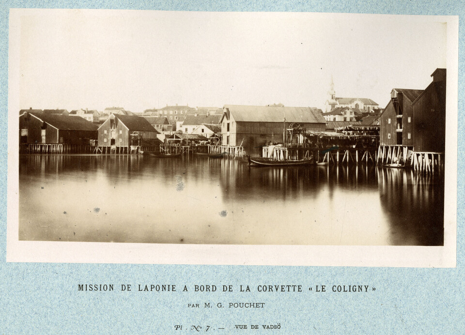 «Vue de Vadsø», fotografert av Joseph Villiers-Moriame, 1881.
