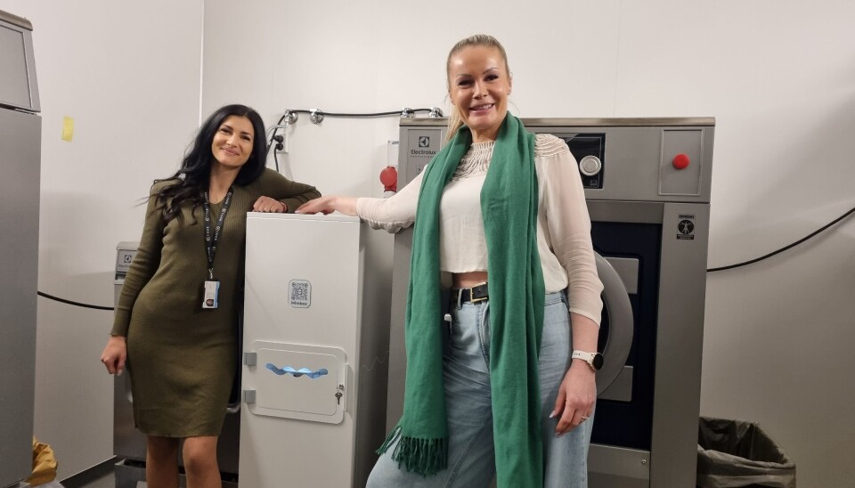 Teodora Nedelcheva og Anette Cecilie Blich med det ny-installerte rensesystemet i NG5 Teodora Nedelcheva og Anette Cecilie Blich med det ny-installerte rensesystemet i NG5