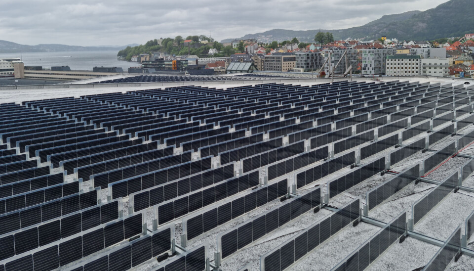 Solcelleparken på taket av Jus-bygget er svært effektiv, på tross av mindre paneler.