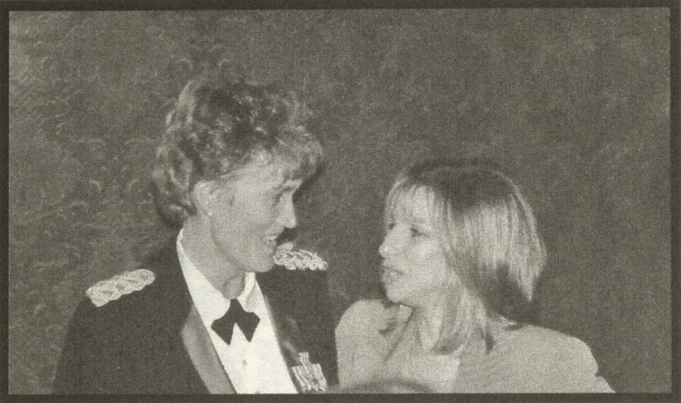 Los Angeles, 1995: Premiere for 'Serving in Silence'. Margarethe Cammermeyer sammen med produsent Barbara Streisand.