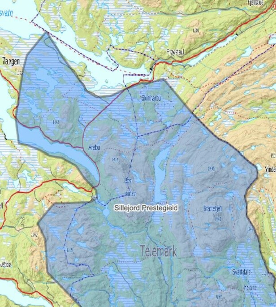 Kort over Sillejords præstegæld (blåt) og nuværende kommunegrænser (stiplet linje).
