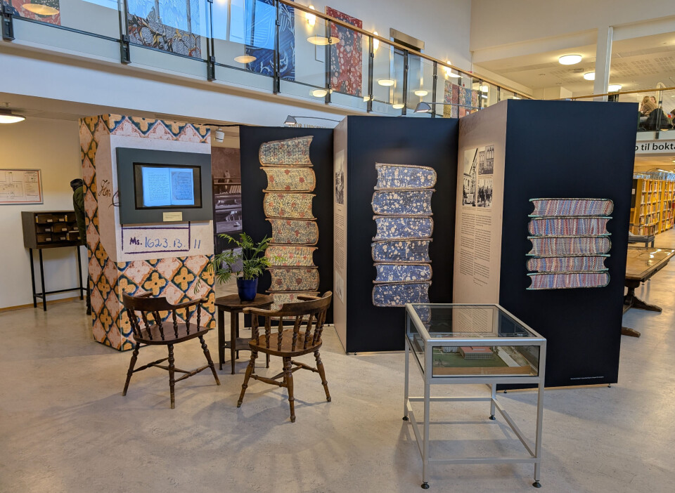 Fra utstillingen «Amor librorum nos unit. Bøker og studenter i 200 år» ved Bibliotek for Humaniora, UBB.