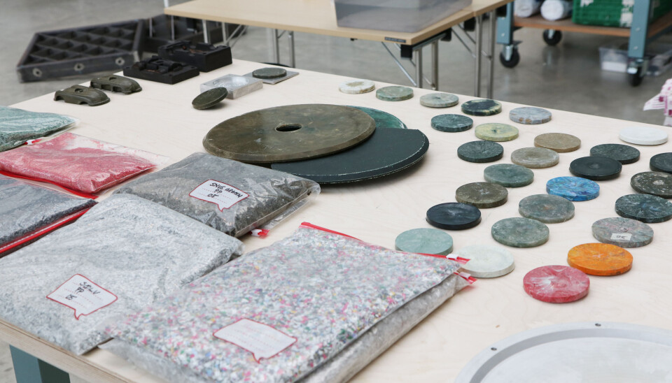 Bachelorstudent Sigurd Sviggum har utvinnet nytt plastmateriale som kan brukes til for eksempel seter til en krakk.