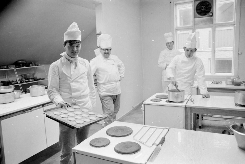 Fornøyde studenter ved Bergen kokk- og stuertskole. Sak i Dagen 02.11.1970.