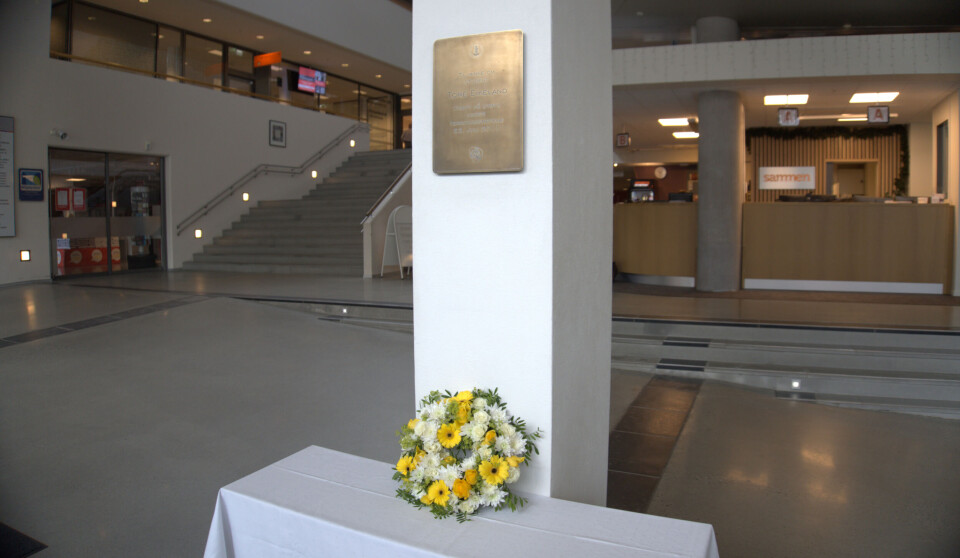 I dag ble det avholdt minnemarkering på Studentsenteret ved plaketten til minne om UiB-student Tore Eikeland som ble drept på Utøya 22. juli 2011.